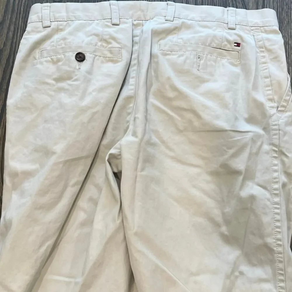 Tommy Hilfiger Mens Chino Pants Mid-Rise Flat Front Custom Fit Beige Size 30/30
